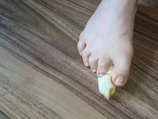 Blasflittchen's Porno Video: Bananenmatsch - Fussfetisch