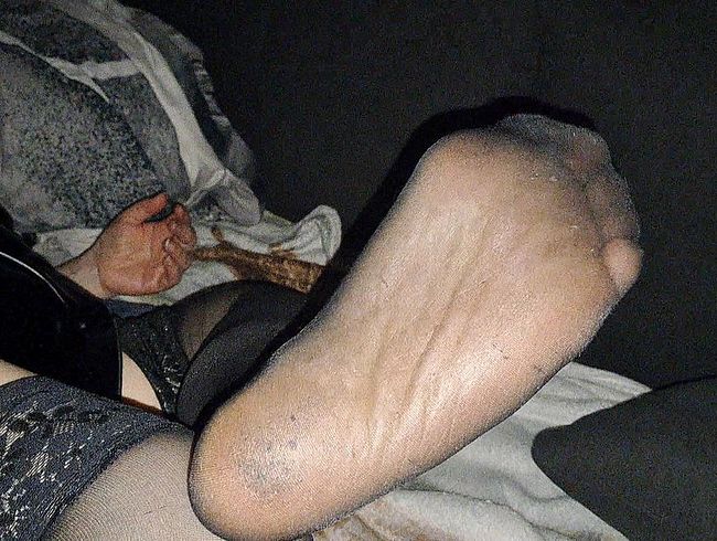 Blasflittchen's Porno Video: Fußsohlen in nylon- str*pse