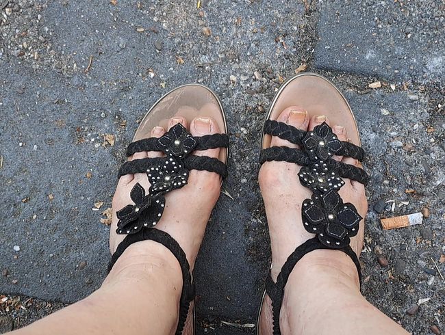 Blasflittchen's Porno Video: Meine reifen Füße bei Pause nach Spaziergang