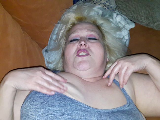 bla*flittchen Porno Video: Auf die fo**enspalte abgesper*t