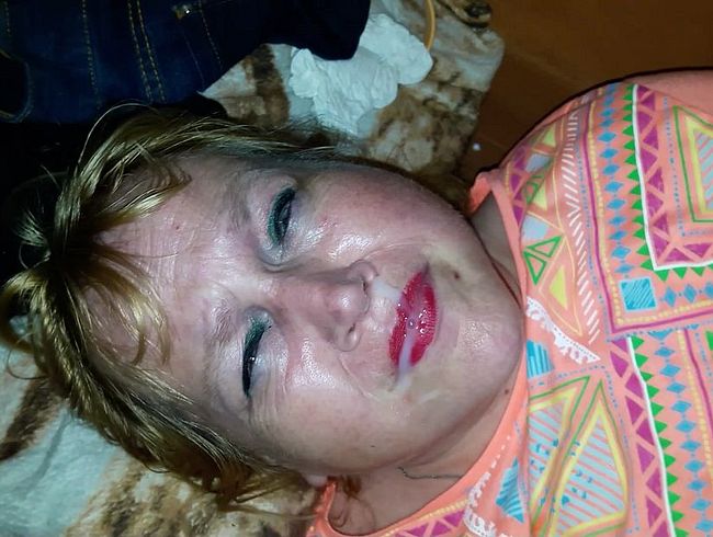 bla*flittchen Porno Video: Aufs Maul wi**sen lassen