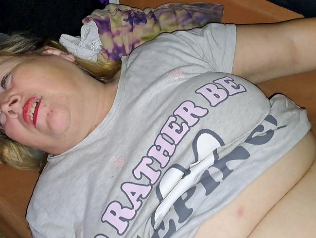 bla*flittchen Porno Video: Auslauf fo**e - extrem nass beim dil*ofi**