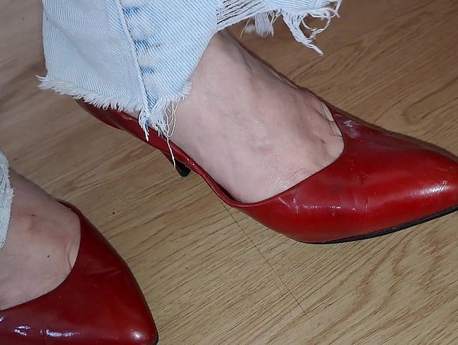 bla*flittchen Porno Video: Böse Füsse - dominantes necken
