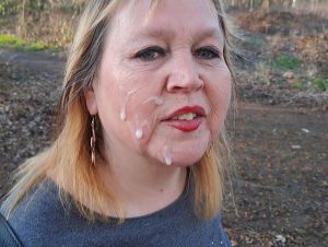 bla*flittchen Porno Video: cumwalk und rauchen