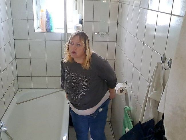 bla*flittchen Porno Video: Du filmst mich auf dem Klo