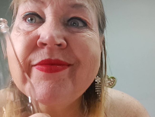 bla*flittchen Porno Video: Flaschen ora* - ein geiles fi**maul