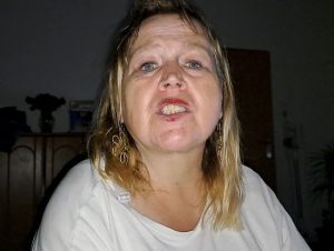 bla*flittchen Porno Video: Gastfreundlich - POV hand**b