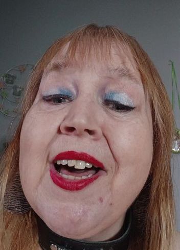 bla*flittchen Porno Video: Geilsa*t vom dil*o ablut**hen (Hochformat)