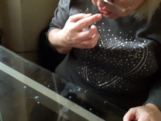 bla*flittchen Porno Video: getrocknetes sper*a entdeckt