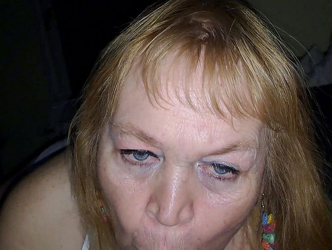 bla*flittchen Porno Video: Ich bla* dir ein - POV bl*wjob