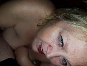 bla*flittchen Porno Video: Ich hol dir ein runter