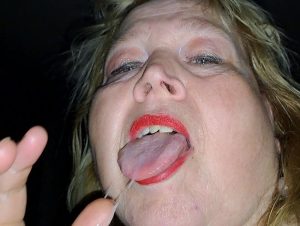 bla*flittchen Porno Video: Ihm ein runtergeholt - 2 fin**r hand**b