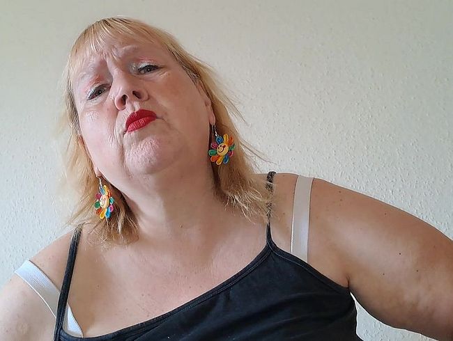 bla*flittchen Porno Video: Kopfkino - dominante Füsse für dein schw**z