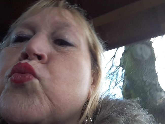 bla*flittchen Porno Video: Mal die ti*ten zeigen