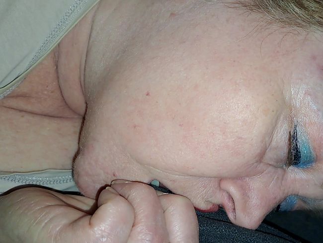 bla*flittchen Porno Video: Masturbation in der Nacht - Orgasmus bes**gt