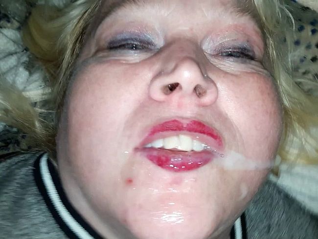 bla*flittchen Porno Video: Mir ins Maul sper*en lassen