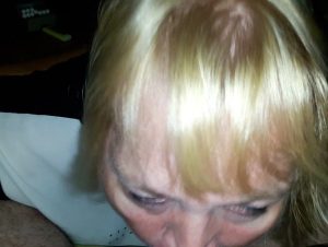 bla*flittchen Porno Video: Mundfi** sper*a