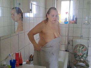 bla*flittchen Porno Video: Nach dem Baden