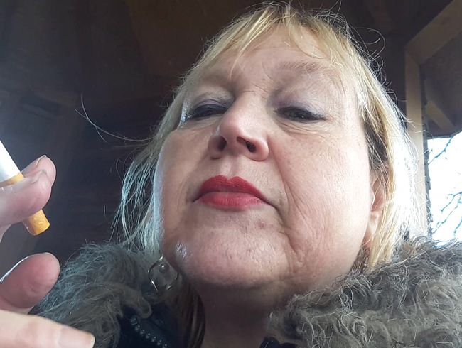 bla*flittchen Porno Video: Outdoor Raucherpause