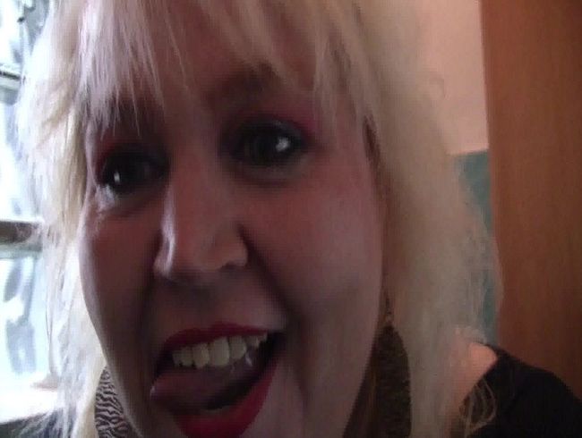 bla*flittchen Porno Video: pi** ins Klo - schau mir zu