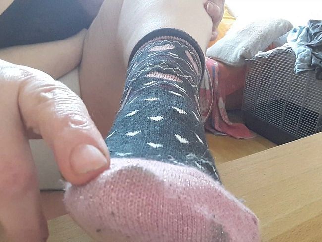 bla*flittchen Porno Video: pi**anweisung - auf die Söckchen