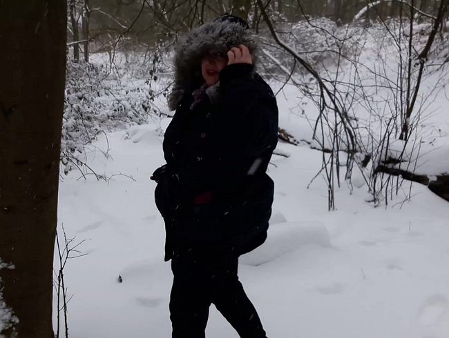 bla*flittchen Porno Video: pin**ln im hohen Schnee