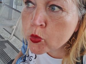 bla*flittchen Porno Video: Spit am Busbahnhof