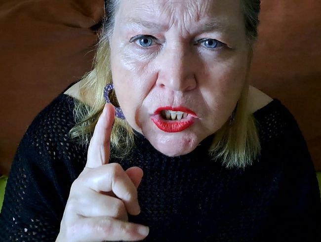 bla*flittchen Porno Video: Strenger wi**sbefehl deiner Herrin - POV