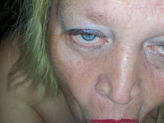 bla*flittchen Porno Video: Tief in meiner Kehle wurd dein schw**z steif